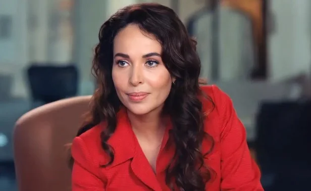 Esra Ronabar Kimdir | Esra Ronabar Kaç Yaşında? Esra Ronabar Türk mü? 