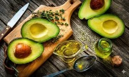 Avokado Çekirdeği Yağı Ne İşe Yarar | Avokado Çekirdeği Yağı Yüze Sürülür mü? 