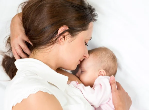 Yeni Doğmuş Bebek Kaç Saatte Bir Emzirilmeli ?