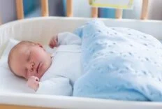 Bebeklerde Yastık Ne Zaman Kullanılır | 3 Aylık Bebeğin Başına Yastık Konur mu? 